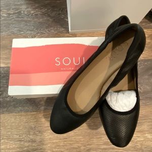BRAND NEW/Naturalizer black leather flats-never worn in box! Save $$$!